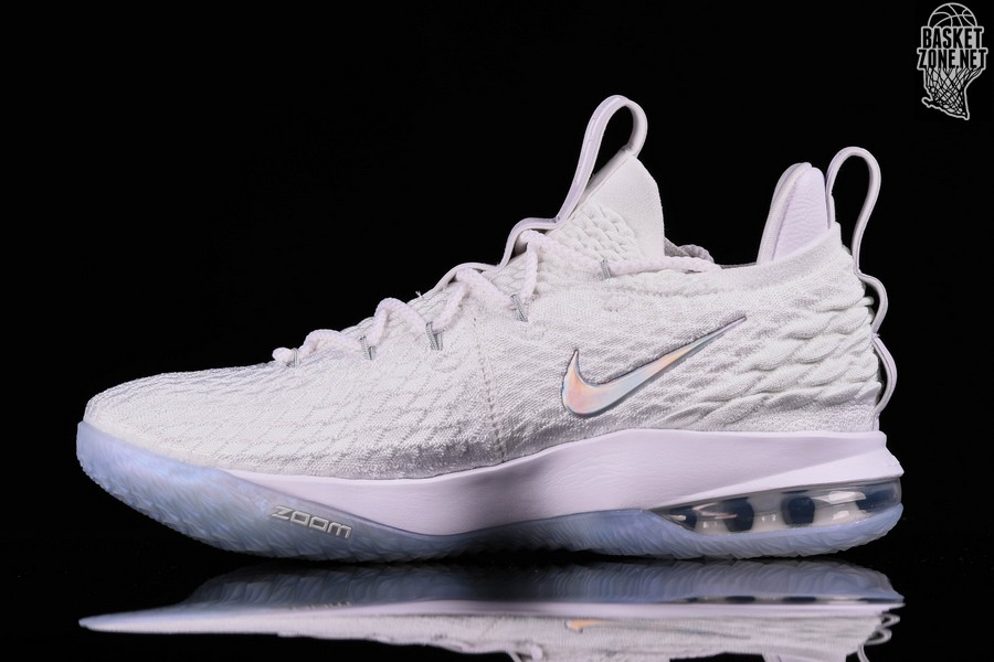 NIKE LEBRON 15 LOW WHITE METALLIC pour €147,50 | Basketzone.net