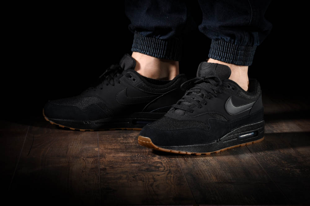 NIKE AIR MAX 1 BLACK GUM