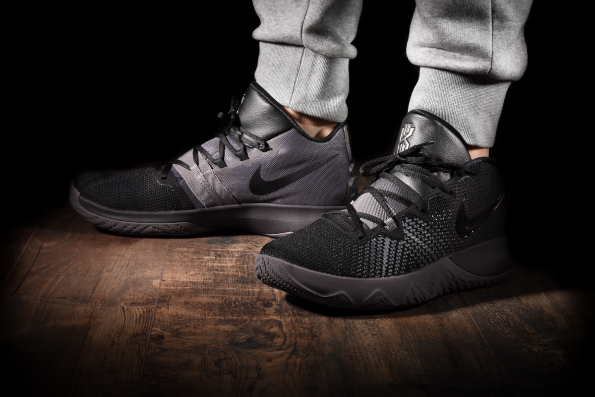 nike kyrie flytrap black