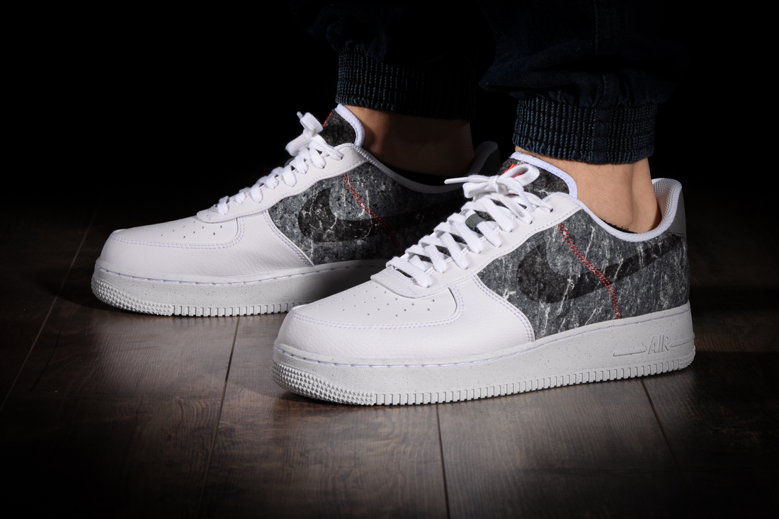 NIKE AIR FORCE 1 LOW '07 LV8 LIGHT WHITE SMOKE GREY