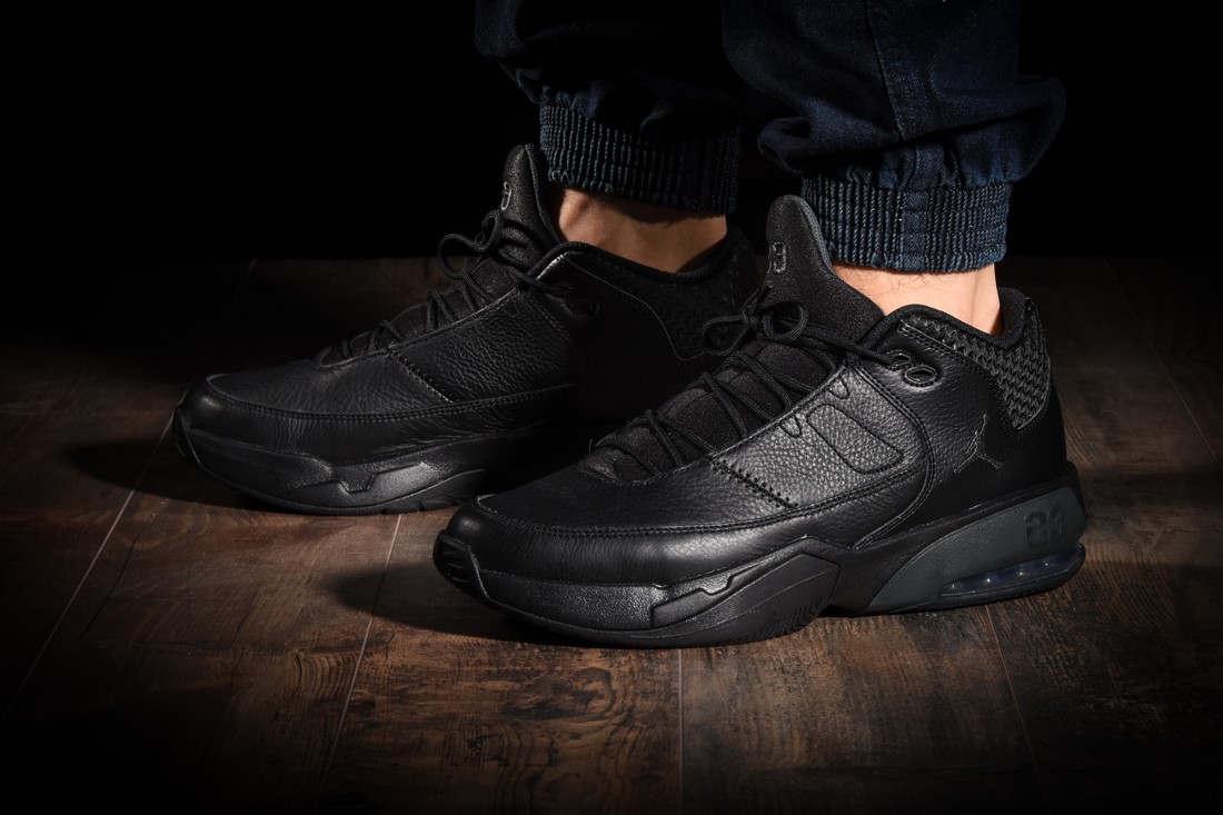 NIKE AIR JORDAN MAX AURA 3 TRIPLE BLACK