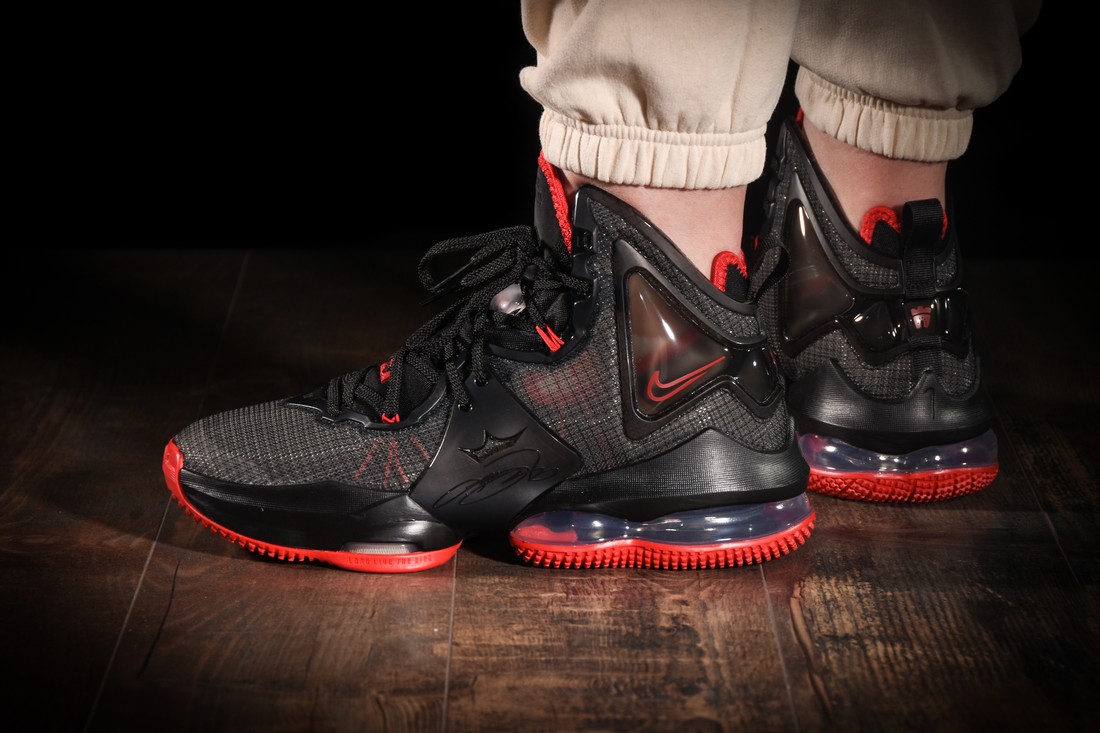 Nike LeBron 19 Bred